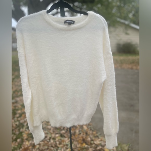 Express Ivory Cozy Fuzzy Crew Neck Sweater Sz M - Picture 11 of 13